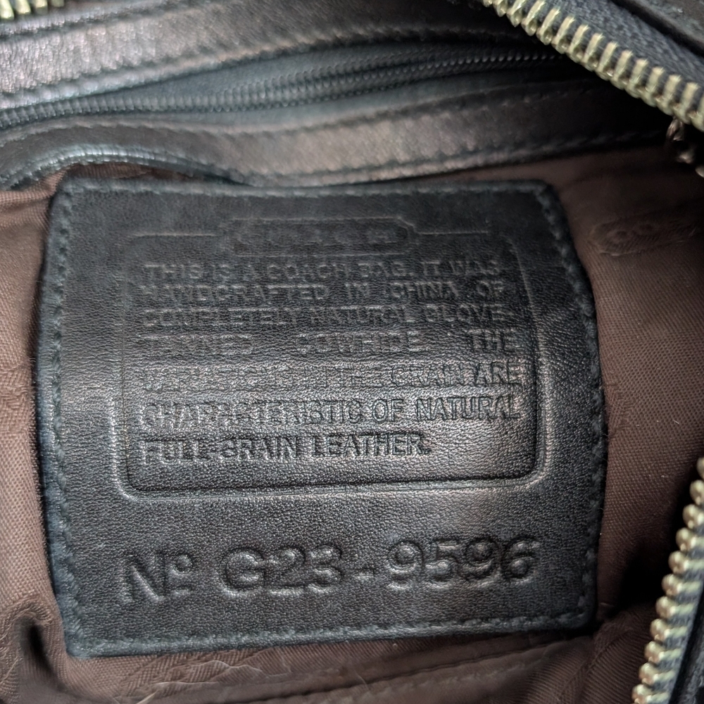 Small Vintage Coach Shoulder Bag - Picture 7 of 8